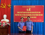 Trao quyết định giao phụ trách quyền Viện trưởng Viện kiểm sát nhân dân huyện Trà Lĩnh