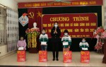 Công đoàn Viện kiểm sát nhân dân thành phố Cao Bằng trao quà “ Chung vui ngày Tết” cùng các em học sinh có hoàn cảnh khó khăn