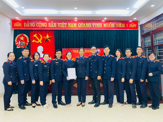 Chi bộ Viện kiểm sát nhân dân thành phố Cao Bằng kết nạp đảng viên mới