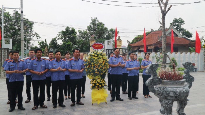 Đảng bộ Viện kiểm sát nhân dân tỉnh Cao Bằng dâng hương, dâng hoa tại Địa điểm lưu niệm đồng chí Hoàng Đình Giong