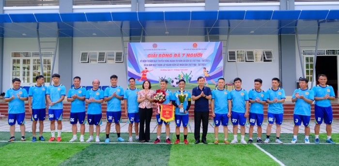 Viện KSND tỉnh Cao Bằng giành Cúp vô địch tại Giải bóng đá 7 người
