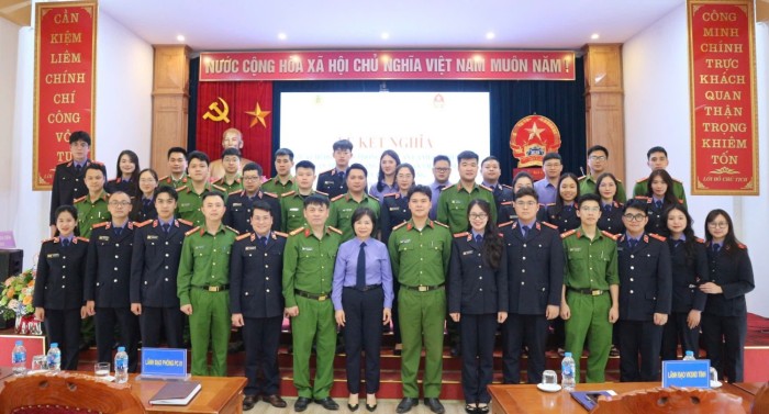 các đại biểu chụp ảnh