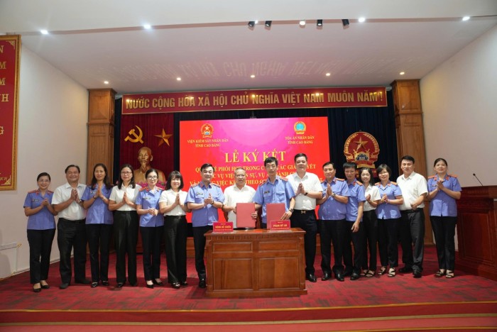 VKSND tỉnh và TAND tỉnh ký kết Quy chế phối hợp trong công tác giải quyết các vụ việc dân sự, vụ án hành chính và những việc khác theo quy định của pháp luật