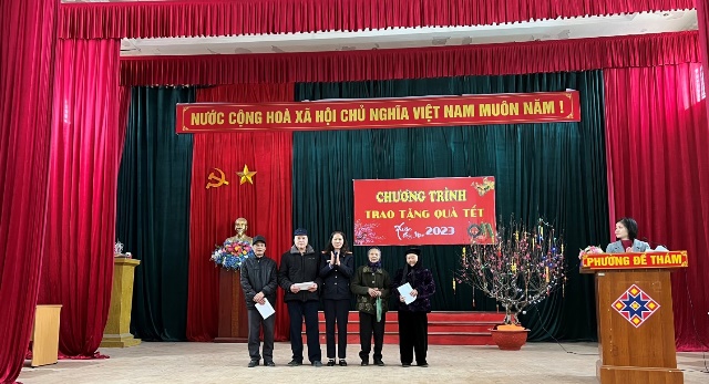 VKSND thành phố Cao Bằng: Tặng quà nhân dịp Tết Nguyên đán Quý Mão năm 2023