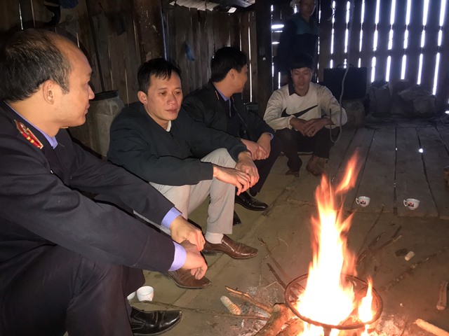 Viện KSND huyện Bảo Lạc hỗ trợ thực hiện xóa nhà tạm, nhà dột nát trên địa bàn