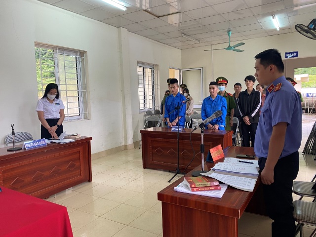 Xét xử lưu động vụ án “Trộm cắp tài sản” và vụ án “Tàng trữ trái phép chất ma túy” tại xã Vũ Nông, huyện Nguyên Bình, tỉnh Cao Bằng