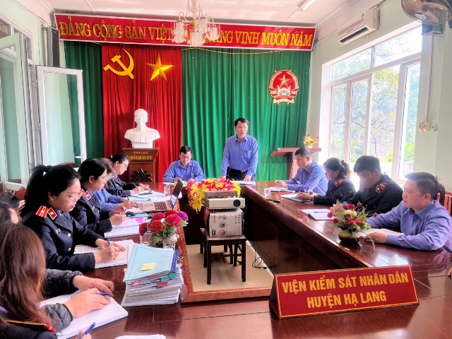 Đoàn công tác kiểm tra đơn vị Viện kiểm sát nhân dân huyện Hạ Lang