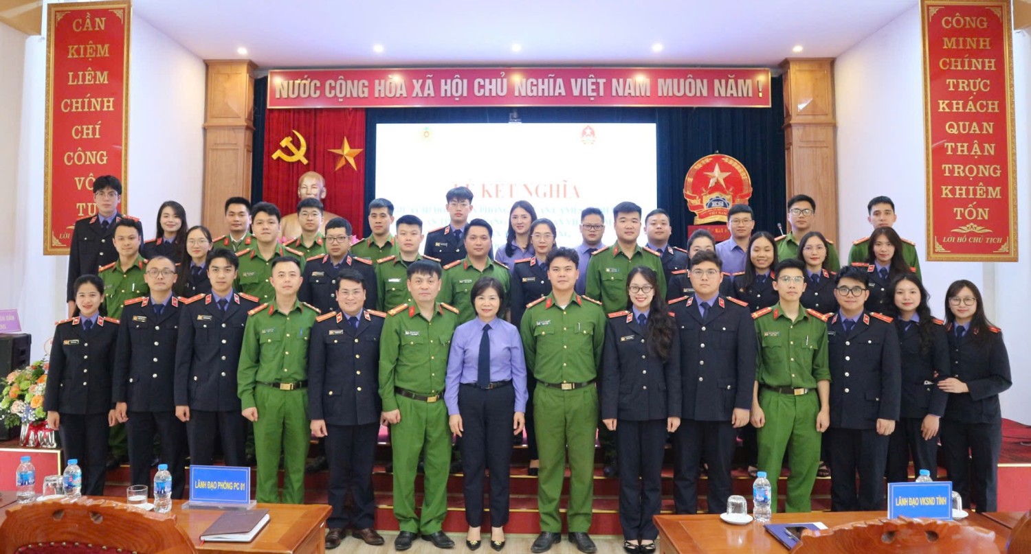 các đại biểu chụp ảnh