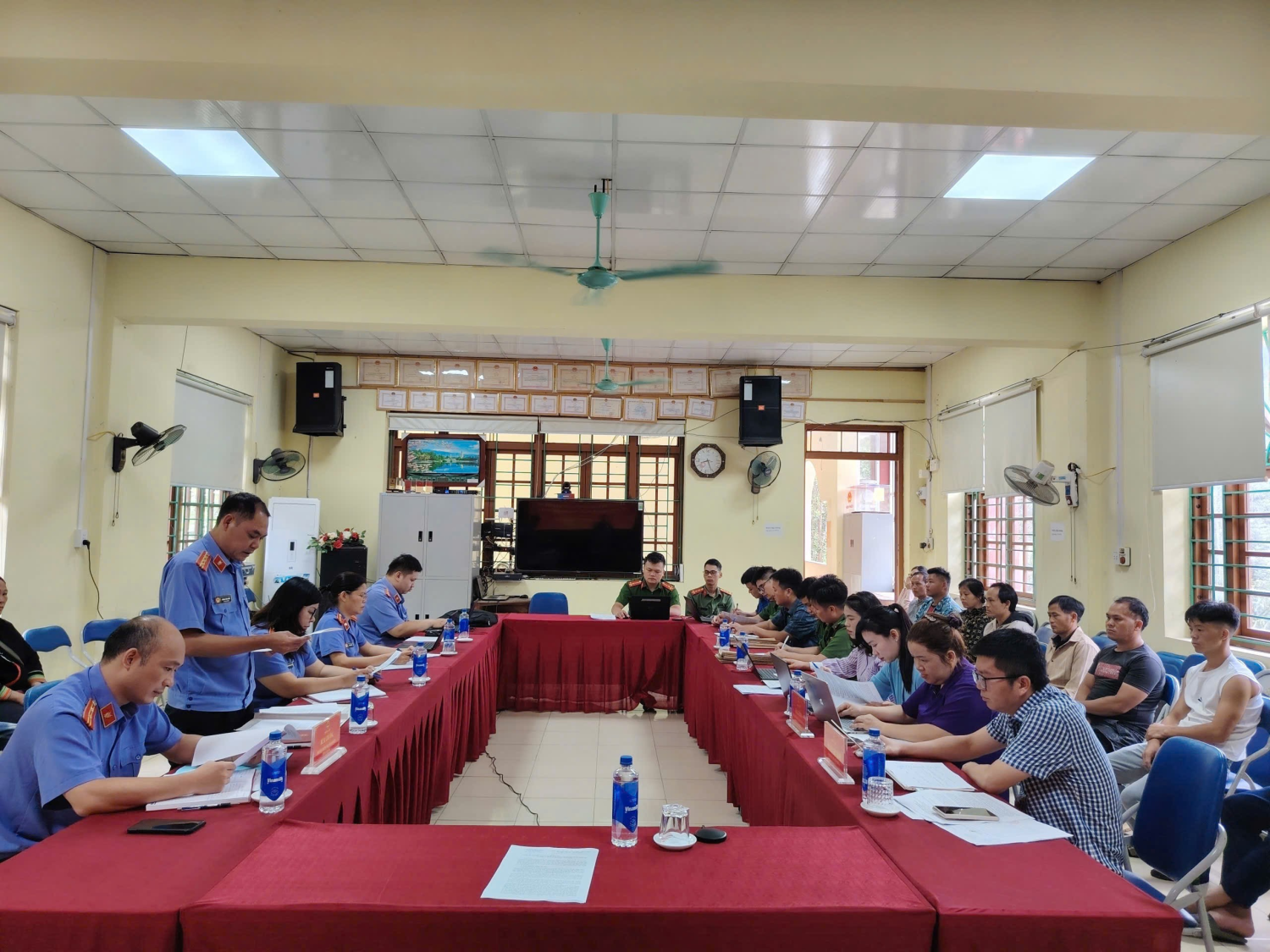 VKSND khu vực 5-Cao Bằng trực tiếp kiểm sát việc tiếp nhận, giải quyết nguồn tin về tội phạm và thi hành án hình sự tại cộng đồng tại xã Lý Bôn, Nam Quang