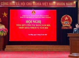 Đồng chí Ngô Bảo Ngọc, Tỉnh ủy viên, Bí thư đảng ủy, Viện trưởng VKSND tỉnh Cao Bằng phát biểu tại Hội nghị